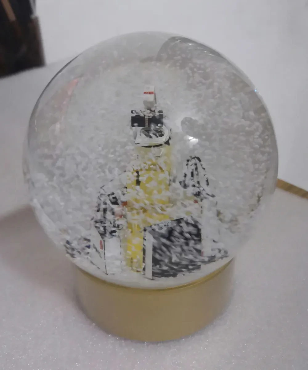 2022 Edition C Classics Golden Christmas Snow Globe With Perfume Bottle Inside Crystal Ball for Special Birthday Novelty VIP Gift