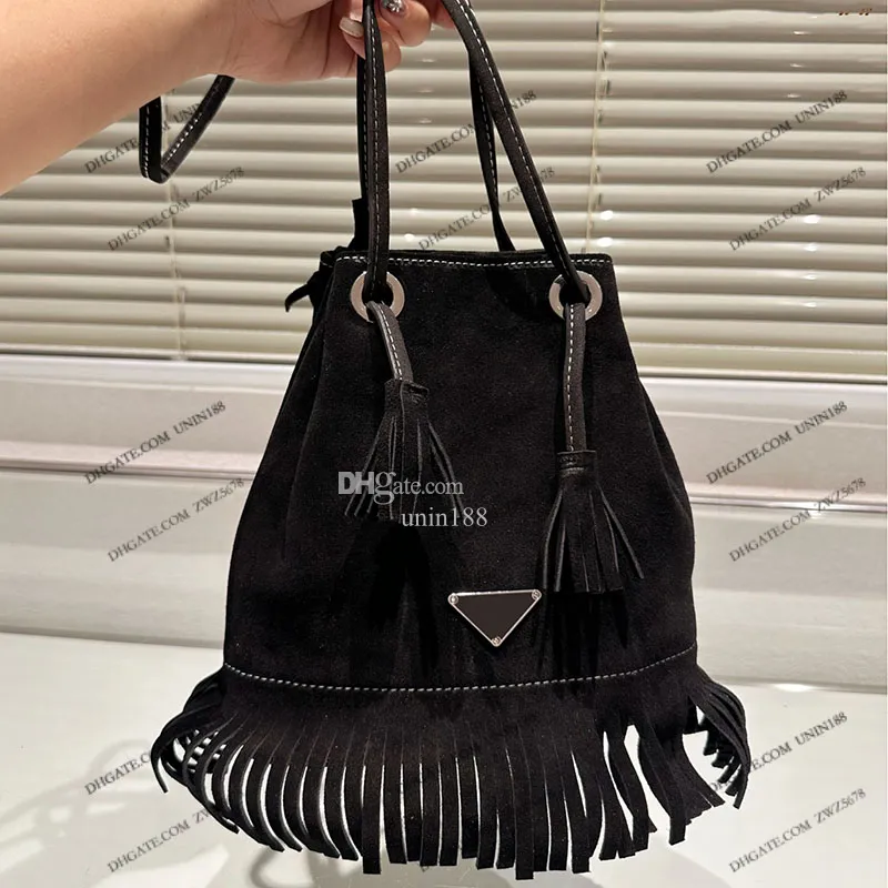 23SS Women Luxurys Designer Totes Väskor Handväska damer hinkväska med dragkastpåsar handväskor läder med original metall messenger bagtassel påse handväska 23 cm