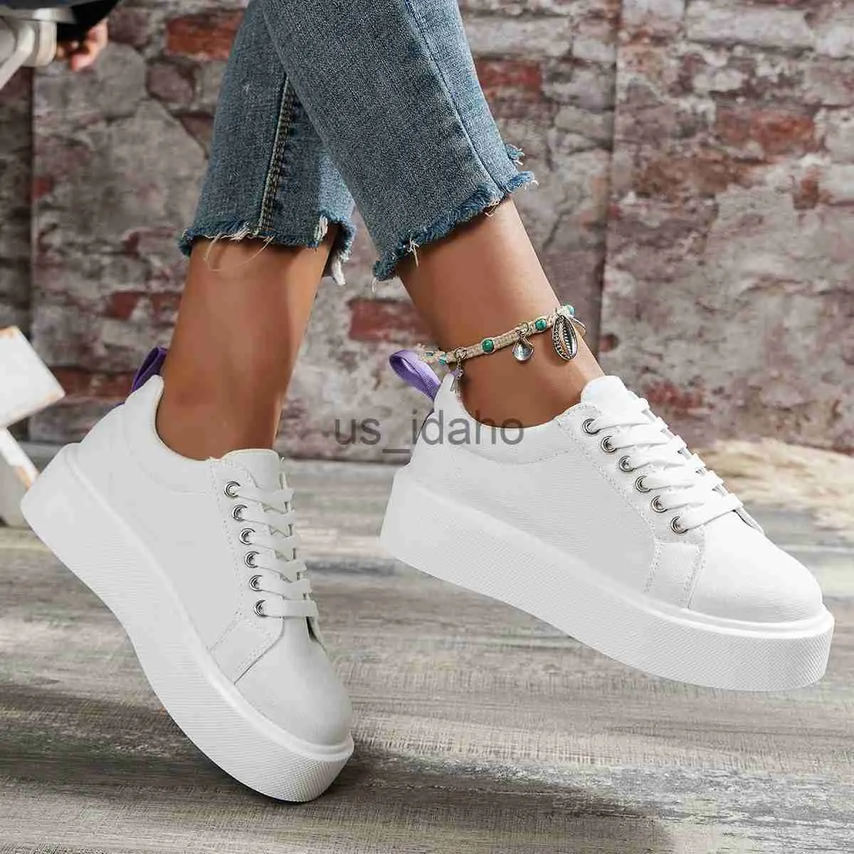 Kledingschoenen nieuwe witte canvas schoenen voor vrouwen casual en comfortabele platte schoenen mode gevulkaniseerde schoenen sportplatform schoenen wandelschoenen j230818