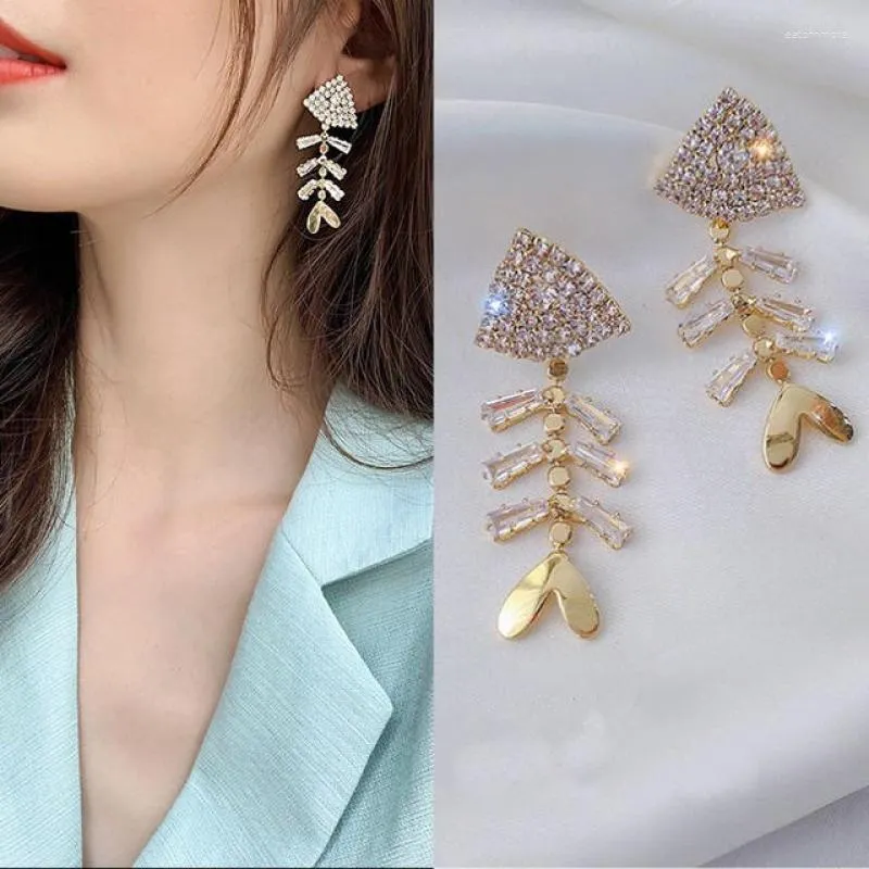 Studörhängen 925 Silver Needle Women Creative Shiny Zircon Fish Bone Earring 2023 Fashion Personlighet Elegant smycken Kvinna