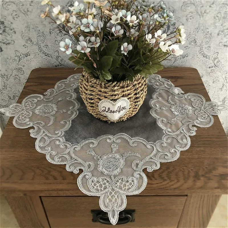 Table Runner Runner European Velvet Lace Bordery Trim Fashion Retro Placemat para jantar Topo de mesa de tape