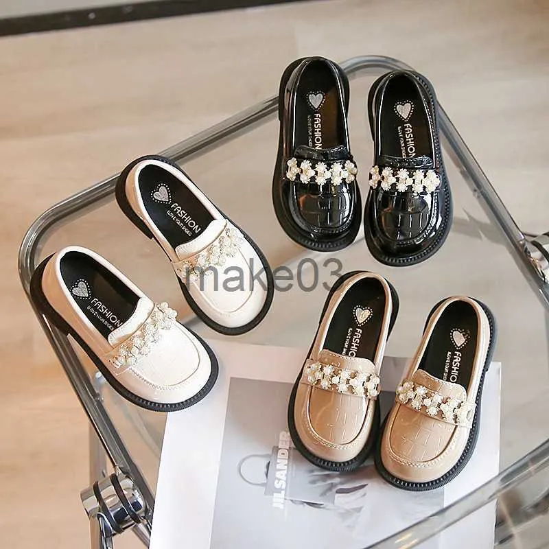 Sneakers 2022 Spring Autumn New Kids Scarpe in pelle per bambini Girls in stile coreano Pearls Casual Princess Soft Mares Simple Children Black Black J230818