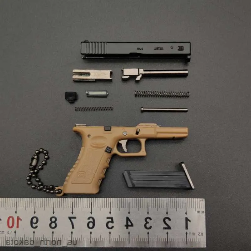 Articoli di novità Modello staccabile giocattolo per pistola Desert Desert Eagle Semi-lega di portachiavi Ornamenti per bambini Modello di giocattolo per bambini Pistola R230818