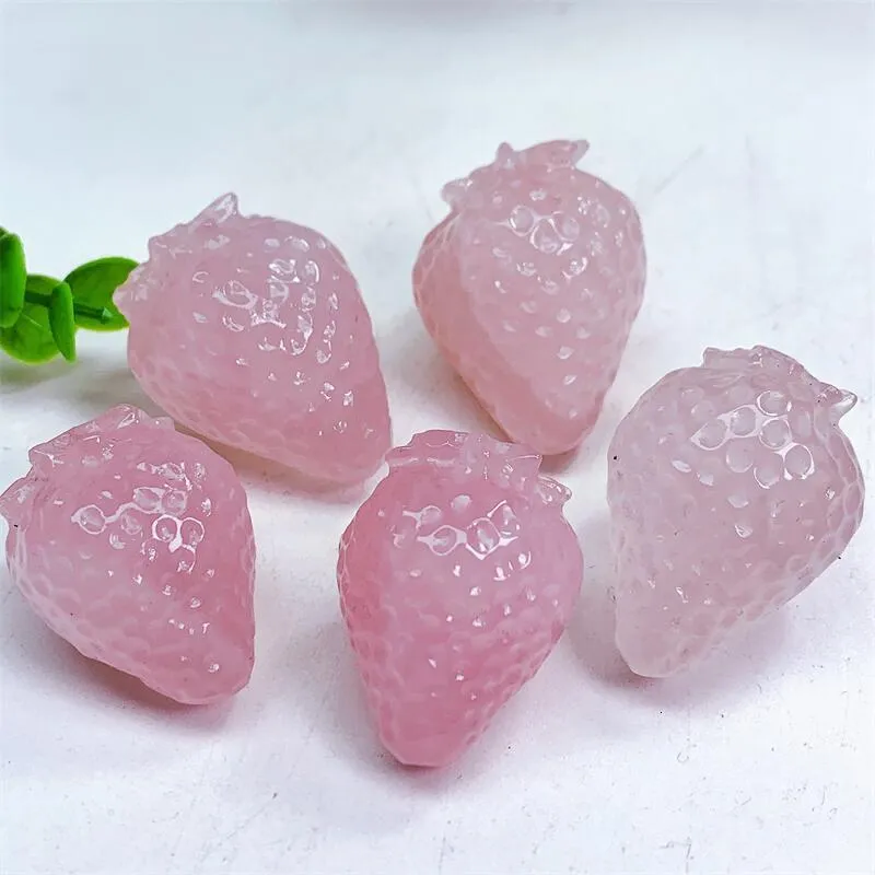 Objets décoratifs Figurines 5pcs Natural Rose Quartz Strawberry Crystal Fruit Guérison DIY Décoration Home Kids Healthy Toy Lucky Energy Stone Gift 3,5 cm 230817