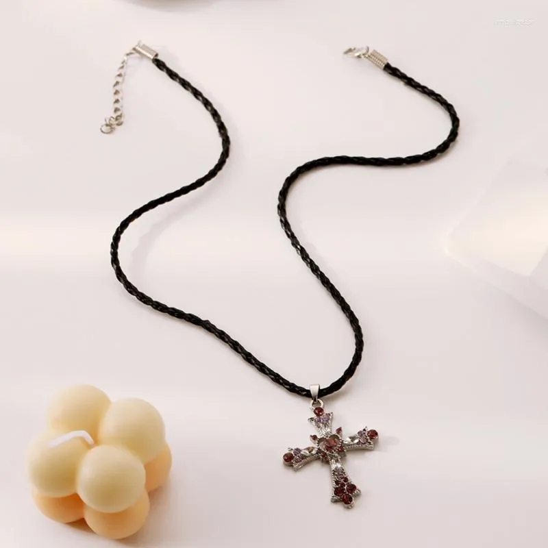 Anhänger Halskette Vintage Barock Christliche Halskette für Frauen Mann schwarzes Seil mit Kristallen Gothic Crucifix Symbol Unisex Schmuck Schmuck