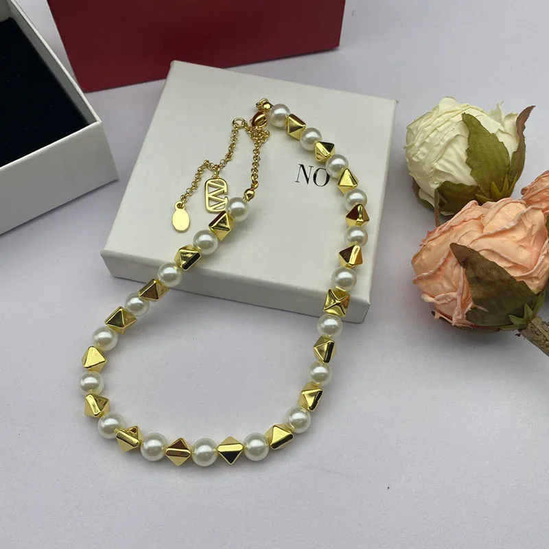 Colliers de perles de créateurs pour femmes, pendentif en perles, bijoux en or avec lettres, chaînes de luxe, colliers ras de cou, bijoux dorés 238182C6