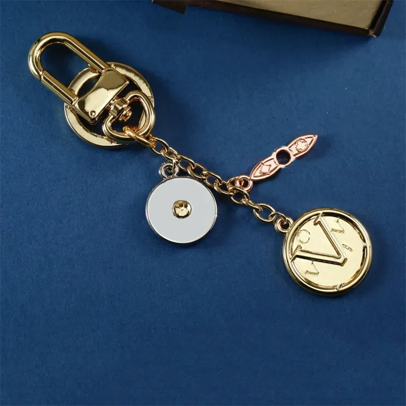 Luxury Pendant Key Chain Mens Carabiner Keychains Car Keyring Designers Gold Keychain Female Påsar Decoration Letter Flower V Keys Ring Smycken 238183D