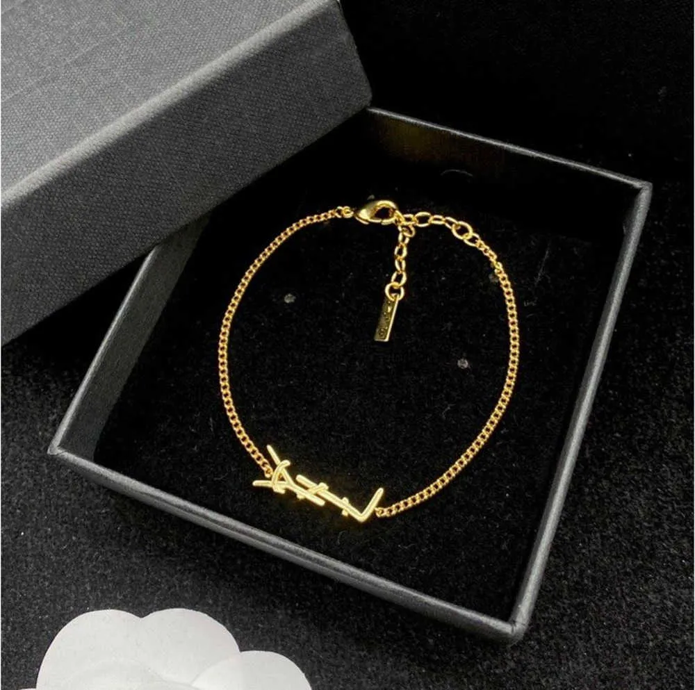 Designer Girlsl Women Letter Bracelets Elegante Love 18K Bangles de ouro y Jóias de moda gravadas