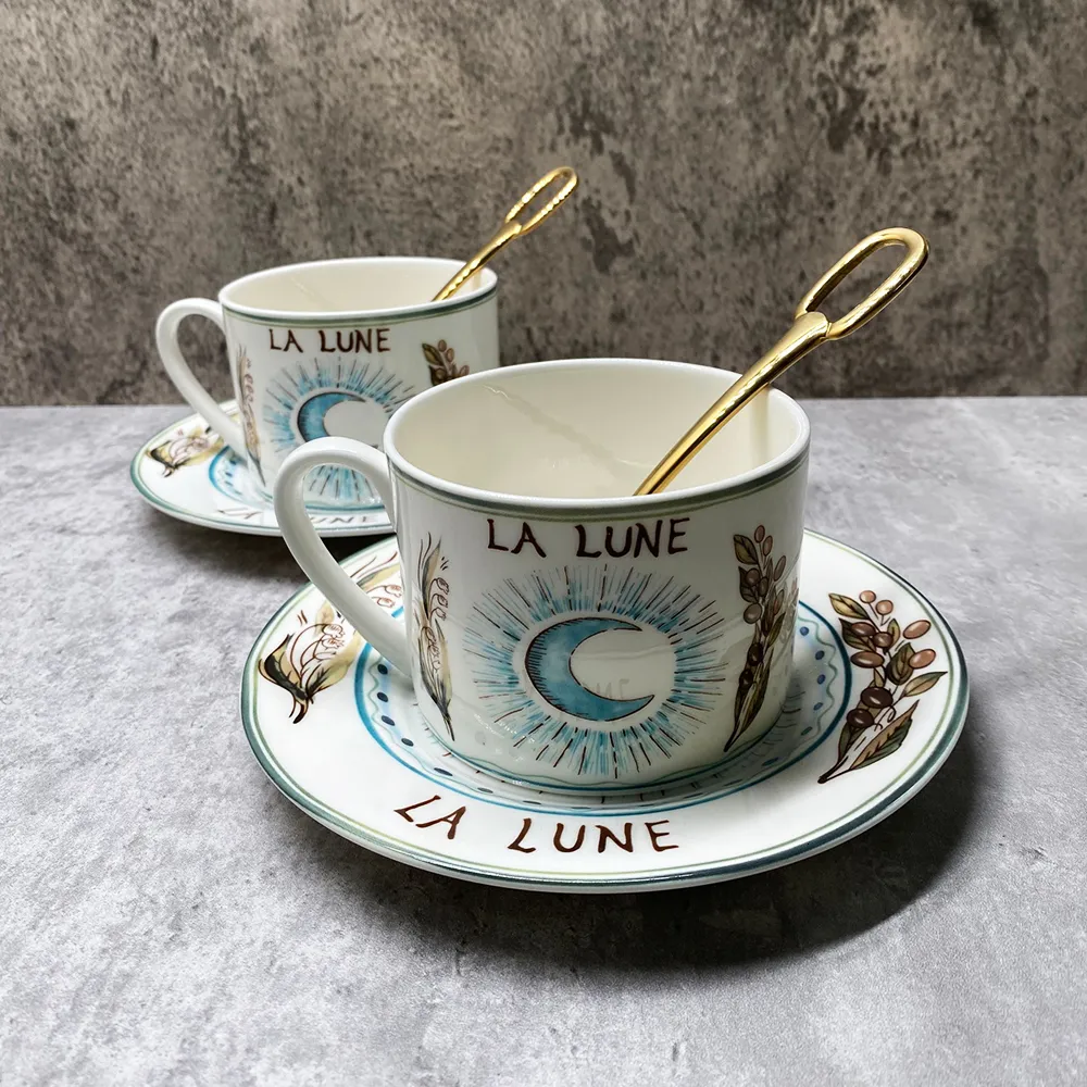 Mokken Aankomst Top Grade Bone Porselein Coffee Cups Vintage Ceramic Onglazed Advanced Tea and Saucers Sets Luxury cadeaus 230817