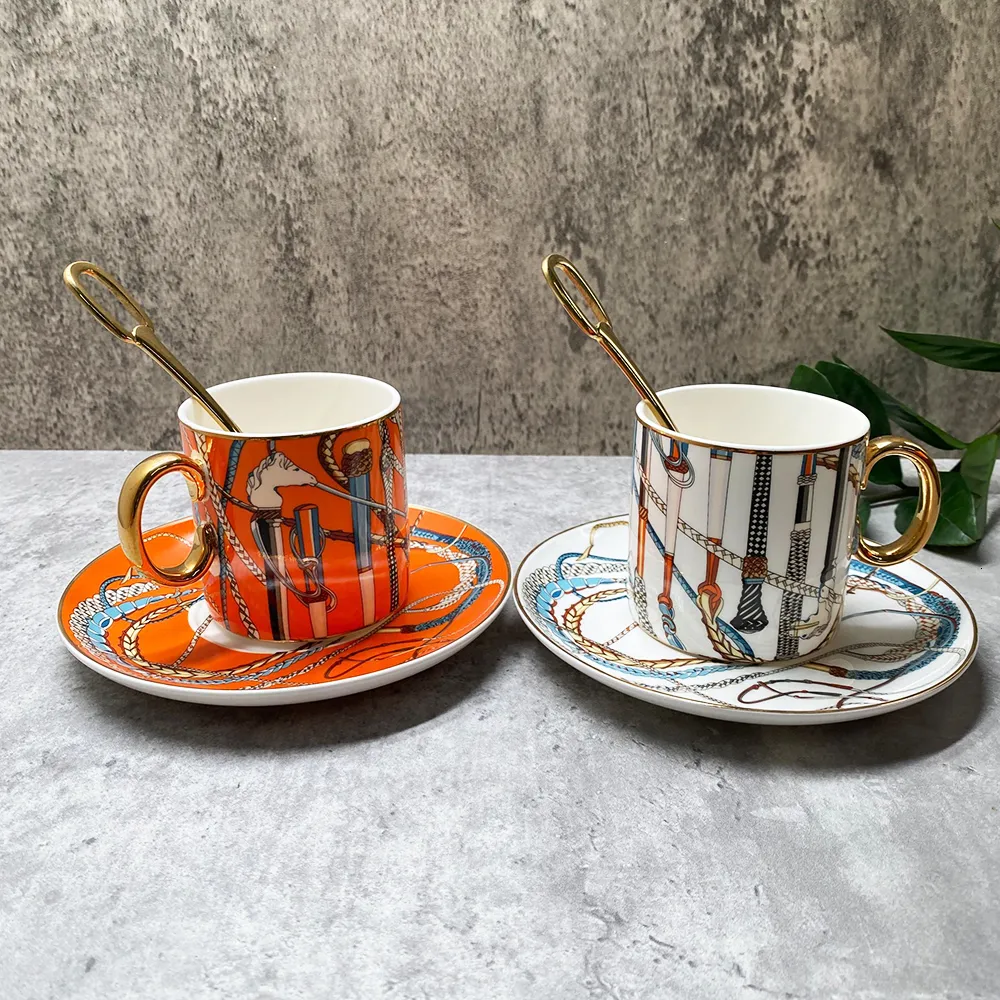 Mokken Royal Luxury Porselein Coffee Cup en Saucer met blauwe doos Europees theeset Bruiloft Verjaardagsgebaarwarming Kerstcadeaus 230817