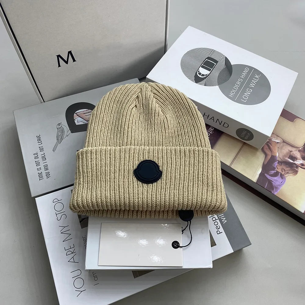European and American trendy woolen hats high-quality black glue label short hats winter cold and warm hats gift box packaging