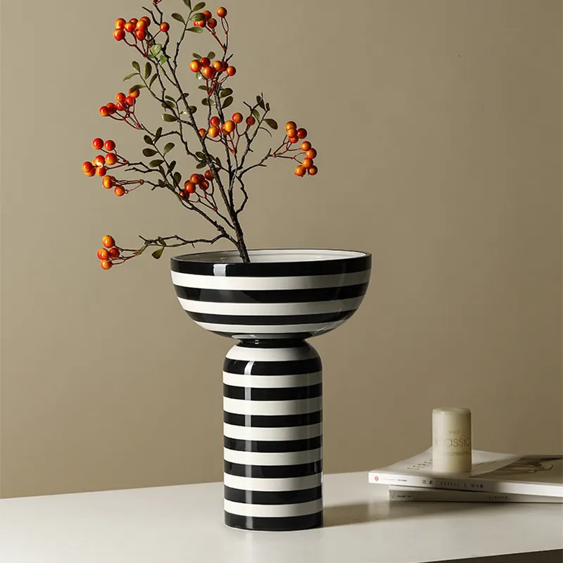 Tassen Nordische Kunst Schwarz -Weiß gestreifter Keramik Vase Dekoration Blumenarrangement Blumen Wohnzimmertisch Accessoires 230817