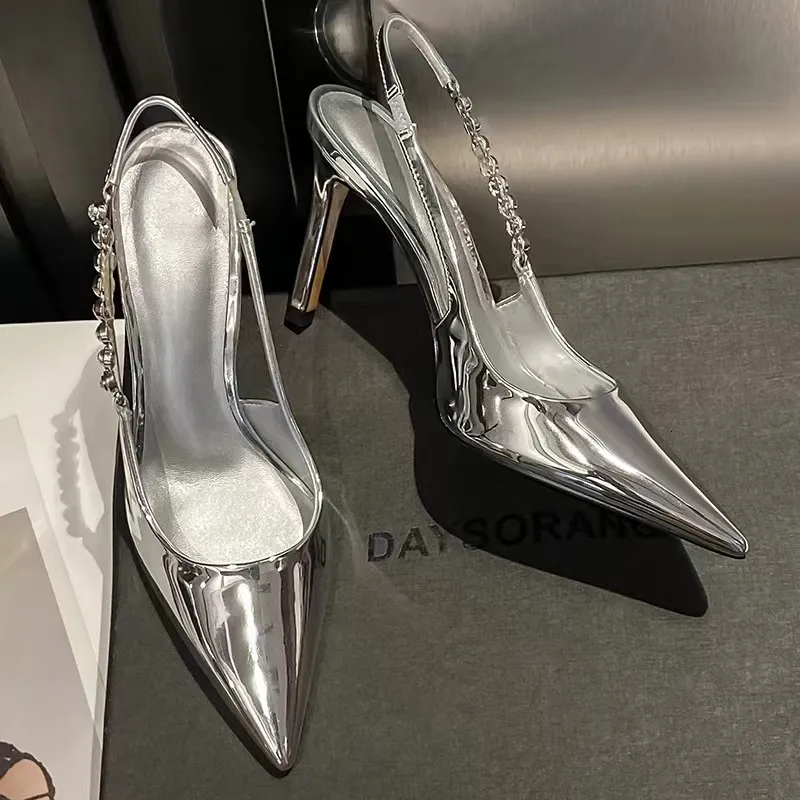 Chaussures habillées talons hauts brillants Slingback Silver Women Pumps Sandales de cristal métalliques Toe pointu Pointeto Chaussures à talons Party Chaussures robes femme 230817