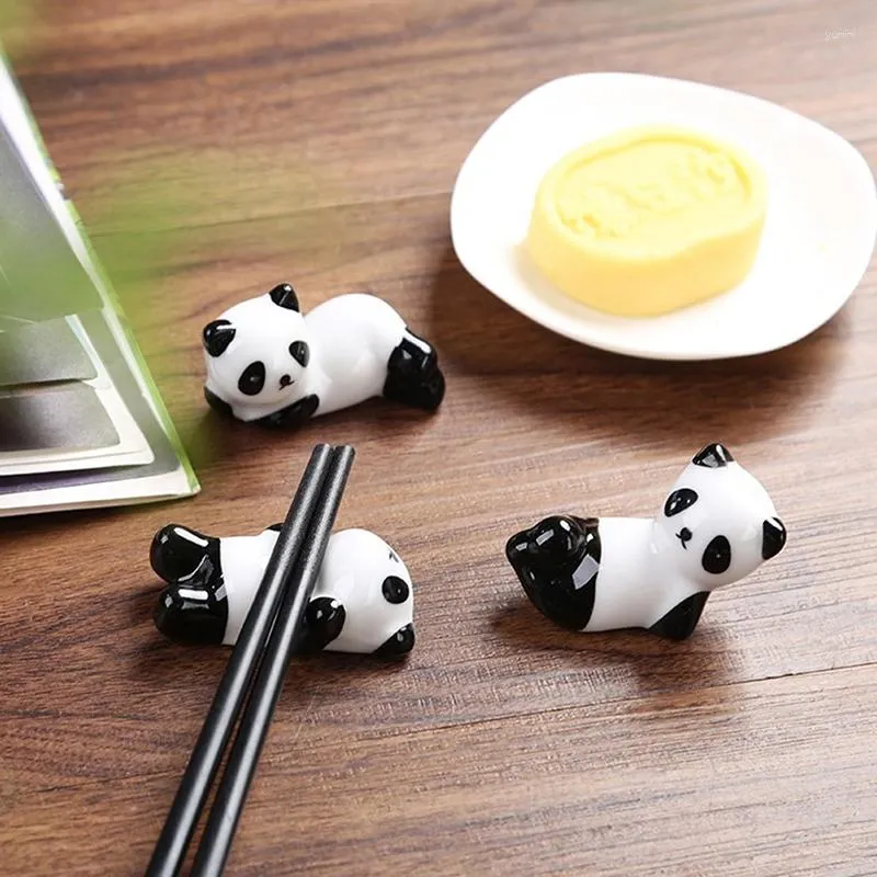 Pałeczka 1pcs japoński w stylu ceramiczny pałeczka pałeczka urocza panda łyżka łyżka odpoczynku stolika stołowa