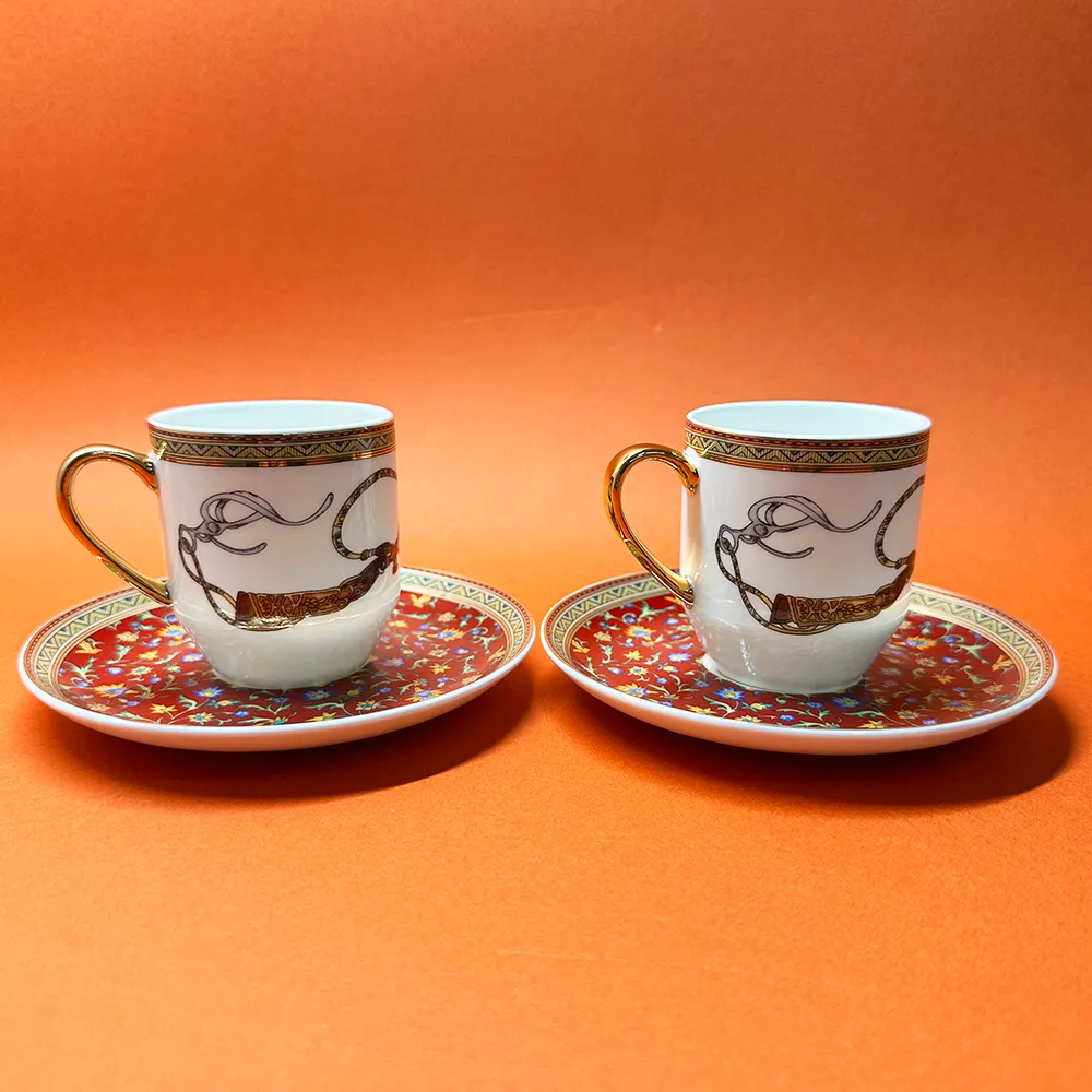 Muggar toppklass Koffe koppar set keramisk mugg porslin teaware lyxig gåva ben porslin bröllop dekoration drinkware 230818