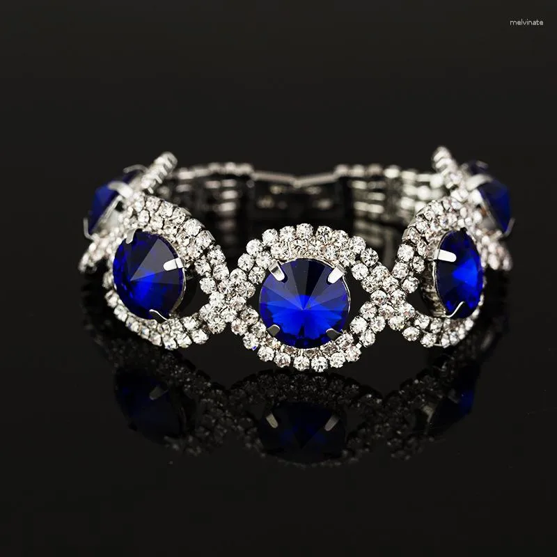 Bracelets liens bracelet de tennis saphir plaqué argent main de la main féminine vert émeraude avec un grand bracelet en pierre de pierre bleue grand cristal
