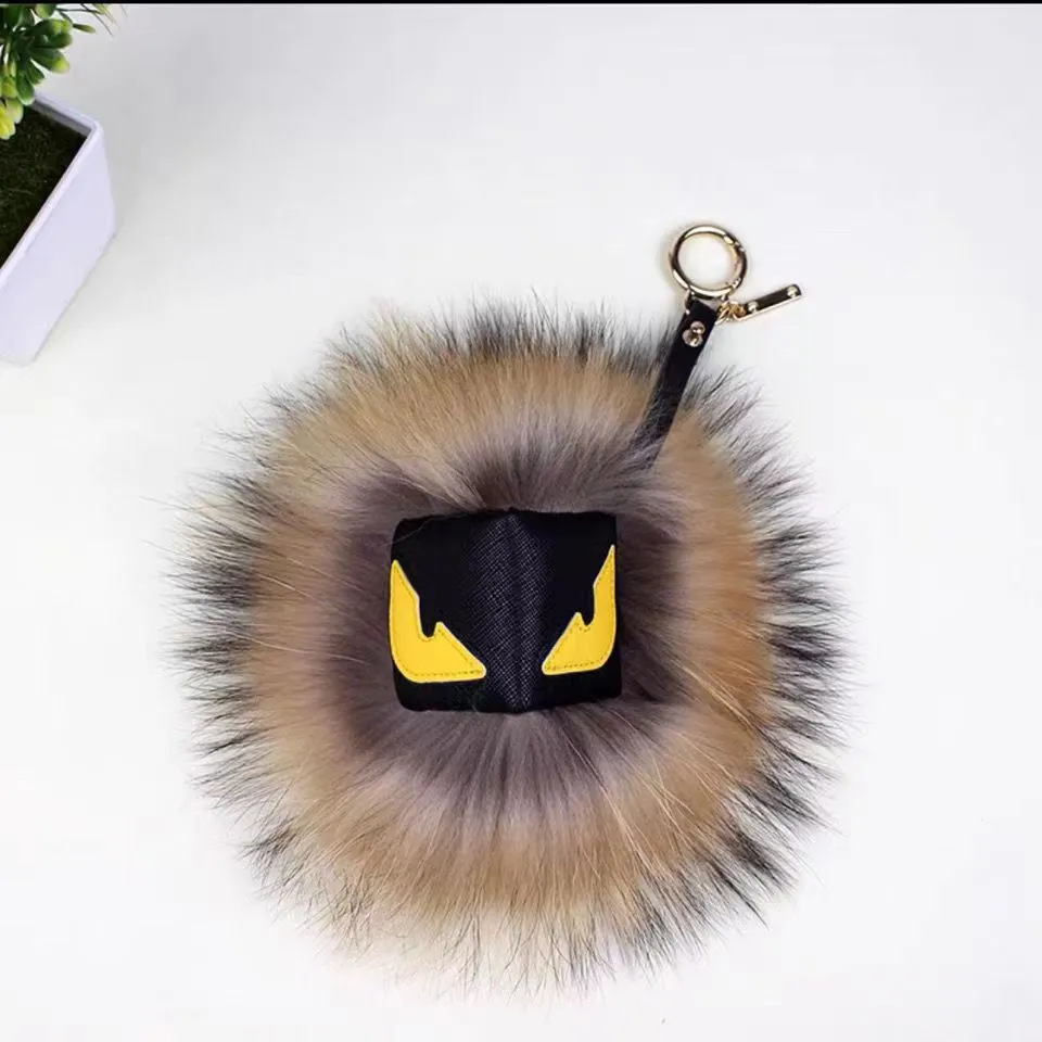 Fluffy Karl äkta tvättbjörn päls Pompom Monster Bag Bugs Charm Keychain Plush Key Ring Leather Tassel Pompom3016557
