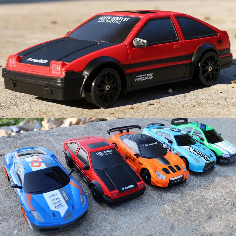 1:24 Auto Drift RC 4WD - GTR Giocattolo Telecomandato Per Bambini - Pronta All'Uso