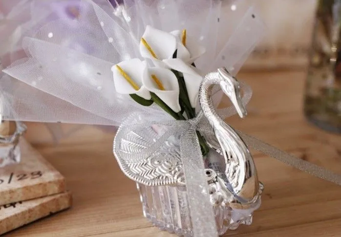 2021 Wedding Favor Holders Acrylic Swan With Beautiful Lily Flower Party Gift Candy Favors Novelty Baby Shower Sweet Boxes