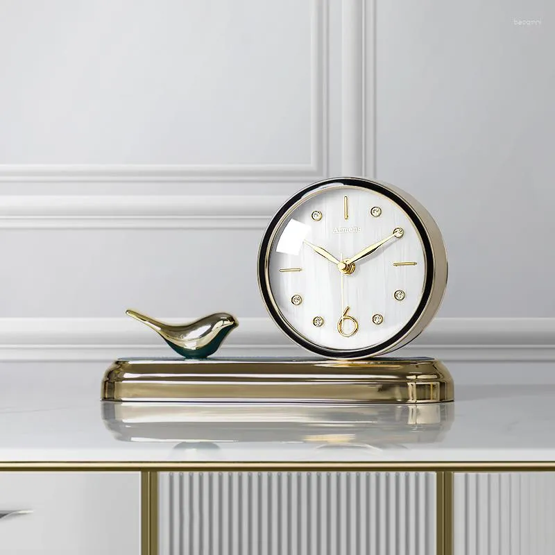 Horloges de table Mode européenne Horloge de bureau d'art de luxe Ornements créatifs Maison Salon Oiseau Horloge en métal.