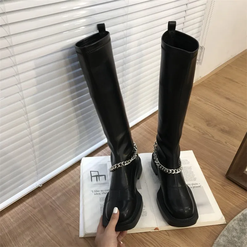 Boots Bkqu كوريا الجنوبية Dongdaemun Square Head Chain Women's Winter Winter Fashion AllMatch مريح الفارس الأسود 230818