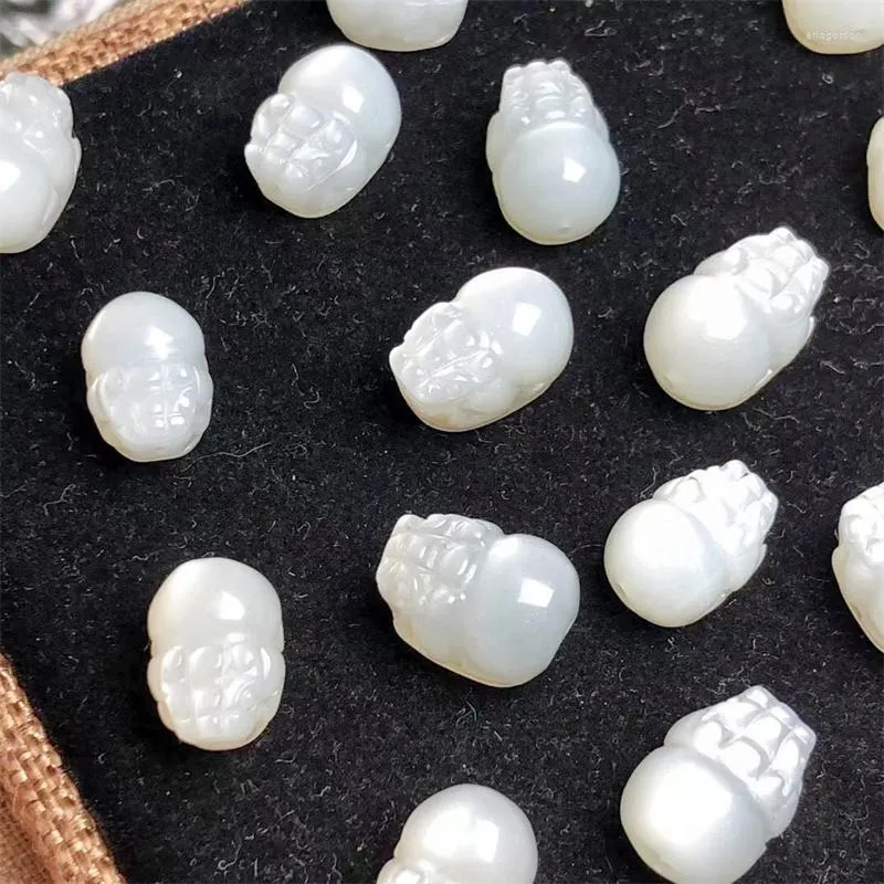 Charms 10st Natural White Moon Stone Pixiu Crystal Healing Craft Figurin Mini Ristningar Hemrum Dekor gåva 12-16mm