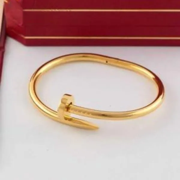 Bracelet en or de créateur de mode de luxe en argent bracelet de couple pour hommes 18k galvanoplastie en alliage tout acier.
