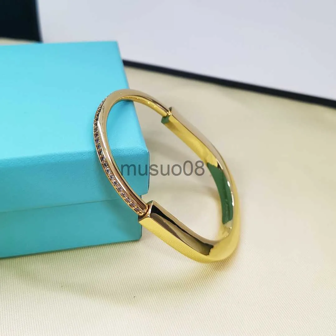 Bangle Bangle AAA U Shaped Lock Bracelet For Women Luxury Designer New In Fashion Jewelry Couple Party Dating Gift Free Shipping Items Wo