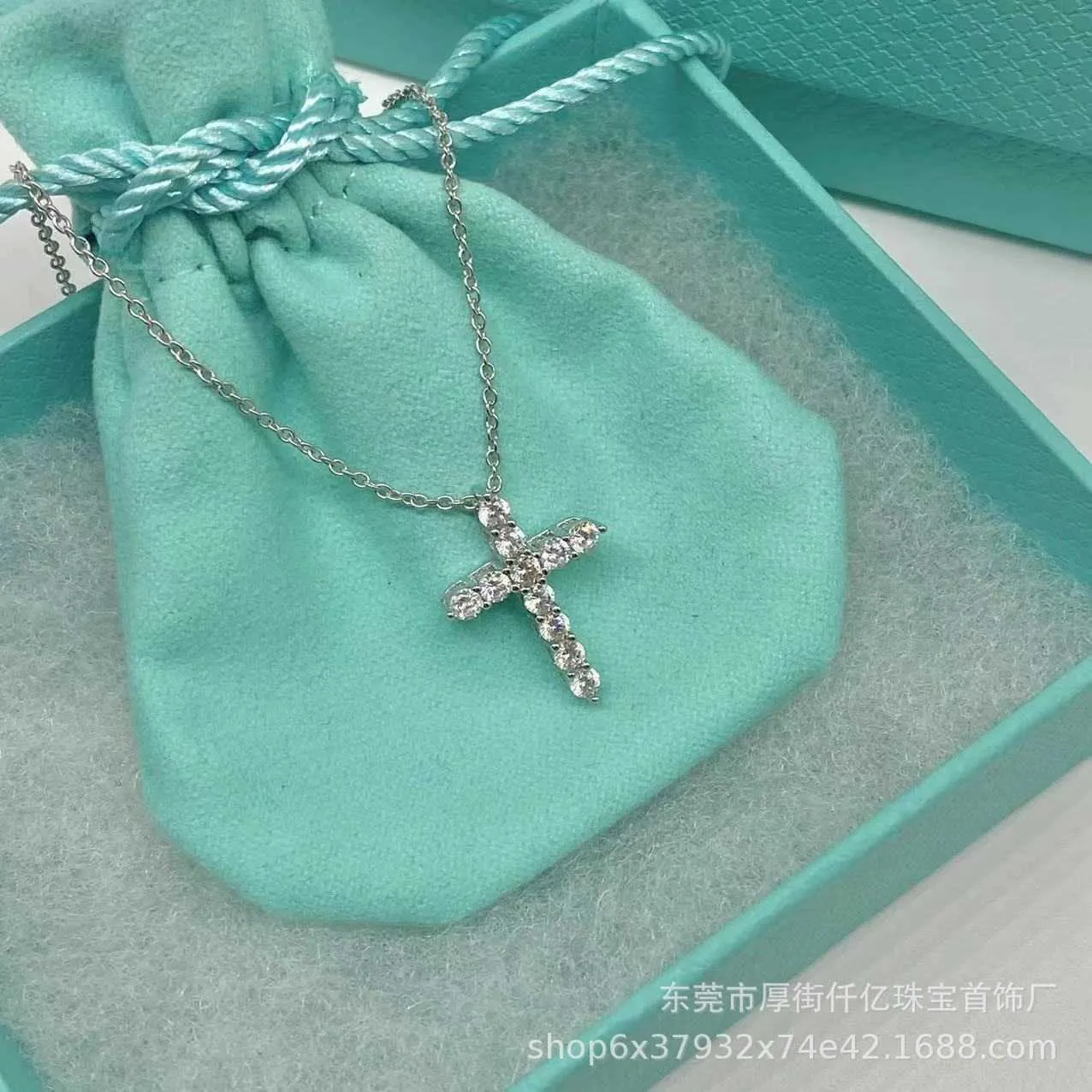 Designer Brand Tiffayss high-end cross studded diamond s925 sterling silver necklace fashionable and simple light luxury collarbone chain