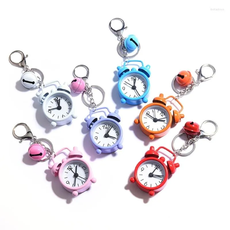 Keychains mini wekker sleutelhanger tas ornament schattige backpack charm hanger auto legering paar sleutelhanger cadeau