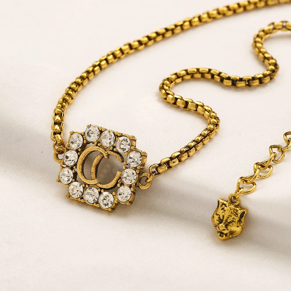 Lyxdesigner halsband varumärke brev hänge halsband kedja 18k guld pläterad crysatl sträng tröja halsband för kvinnor bröllop jewerlry tillbehör