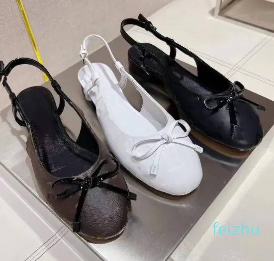 Senaste designerklänningskor Spring och Autumn Cowhide Womens Sandaler Top Quality Dance Shoes Sexig Fashion Women Wedding Shoe Classic Ballet Ballet Flats