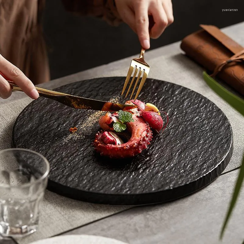 プレートセラミッククリエイティブモカロックパターンラウンドフラットプレートライト日本料理黒い家庭用西部テーブルウェアステーキ