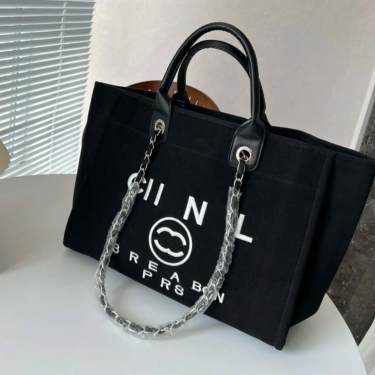 Tote Bag Beach Bags Designer Large Shopping Luxury Handbag Purse Shop Travel Shoulder Cc Bag Womens Mens Pearl Chain Bucket Crossbody