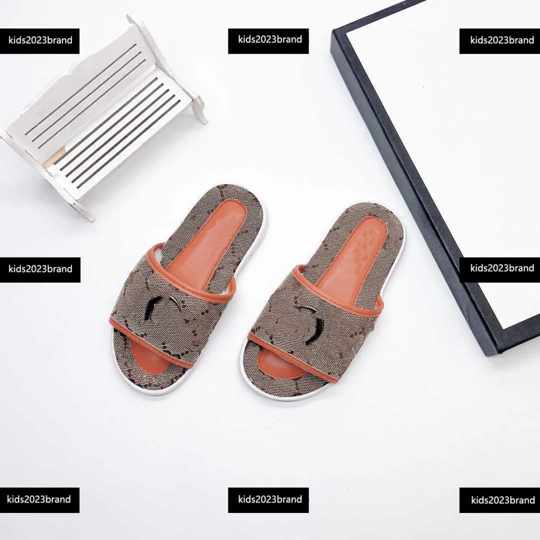 Designer infantil sandálias de menina moda letra metálica chinelos sapatos infantis sapatos de meninos de verão slides box embalagem tamanho 26-35
