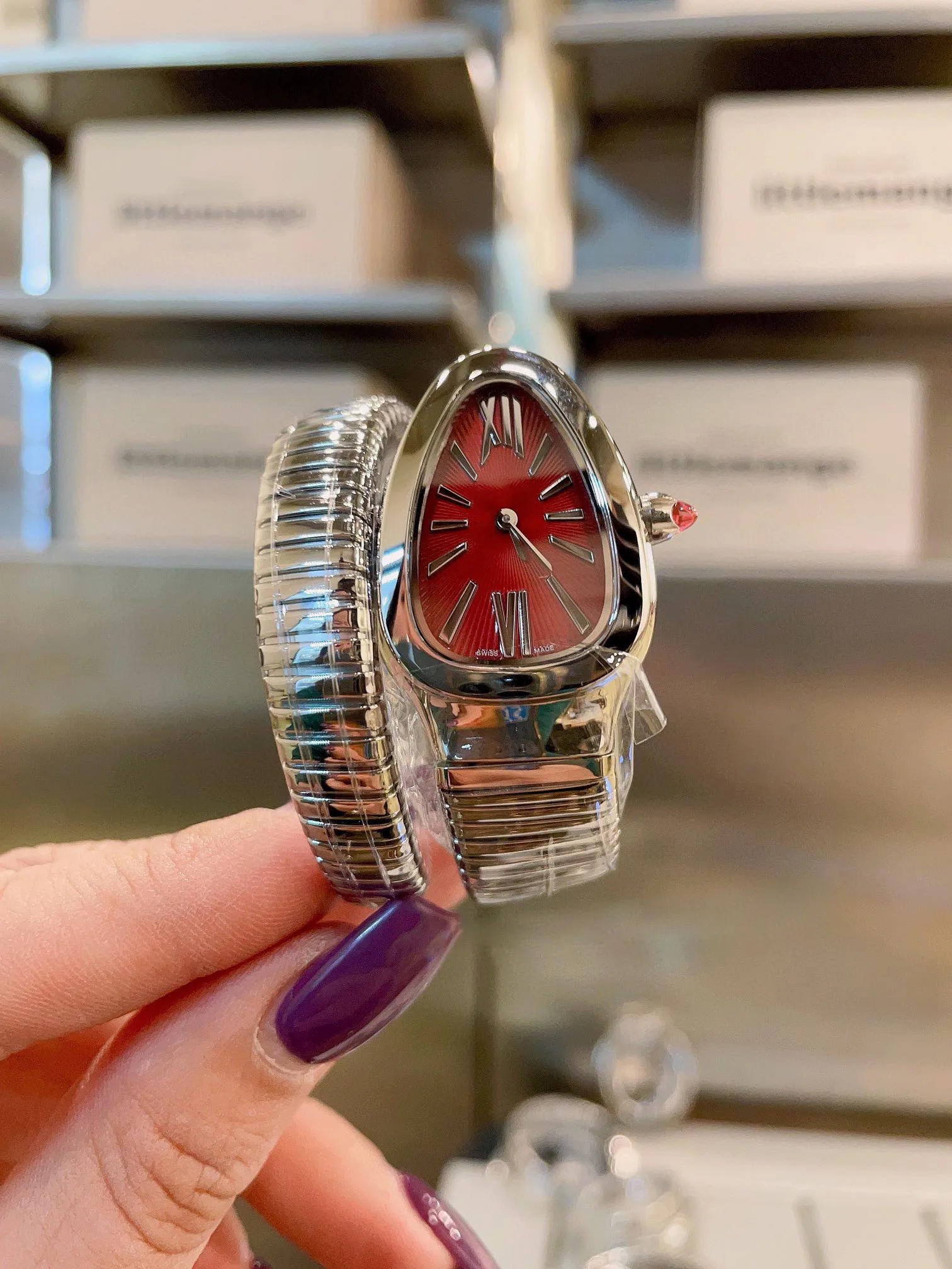 Diamond Fashion Red Women's Quartz Movement Case مع سوار ثعبان دقيق من الصلب وساعات مصمم حيوانات مخصص يشاهد Orologi di Lusso