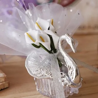 2021 Wedding Favor Holders Acrylic Swan With Beautiful Lily Flower Party Gift Candy Favors Novelty Baby Shower Sweet Boxes