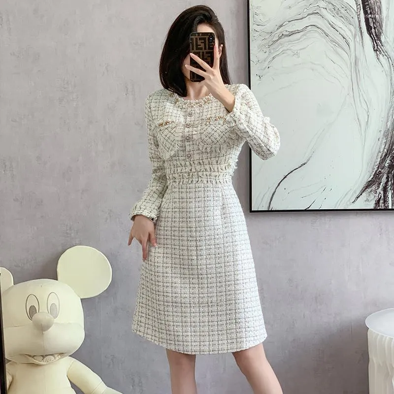 Casual jurken Kleine geurige geruite lange mouw Plaid Tweed Dress 2023 Herfst Winter O nek kralen Tassel Dikke wollen gesplitste vestidos voor vrouwen