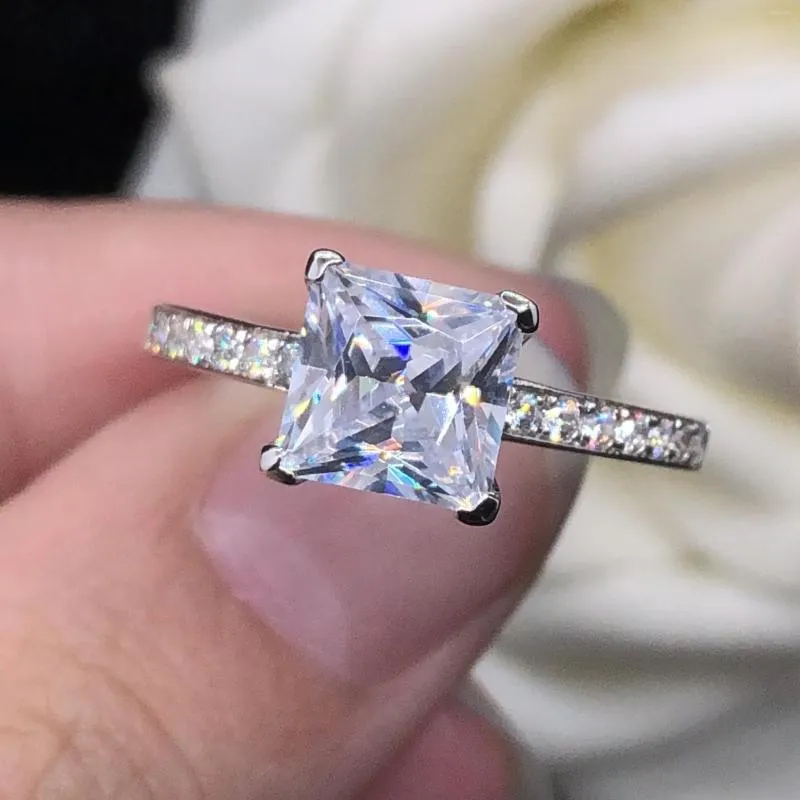 Annati di cluster Punti di pittura Au585 14K Oro bianco da 2 CT 7 mm Princess Cut D-COLOR VVS1 Anello di fidanzamento del diamante Moissanite per donne 078