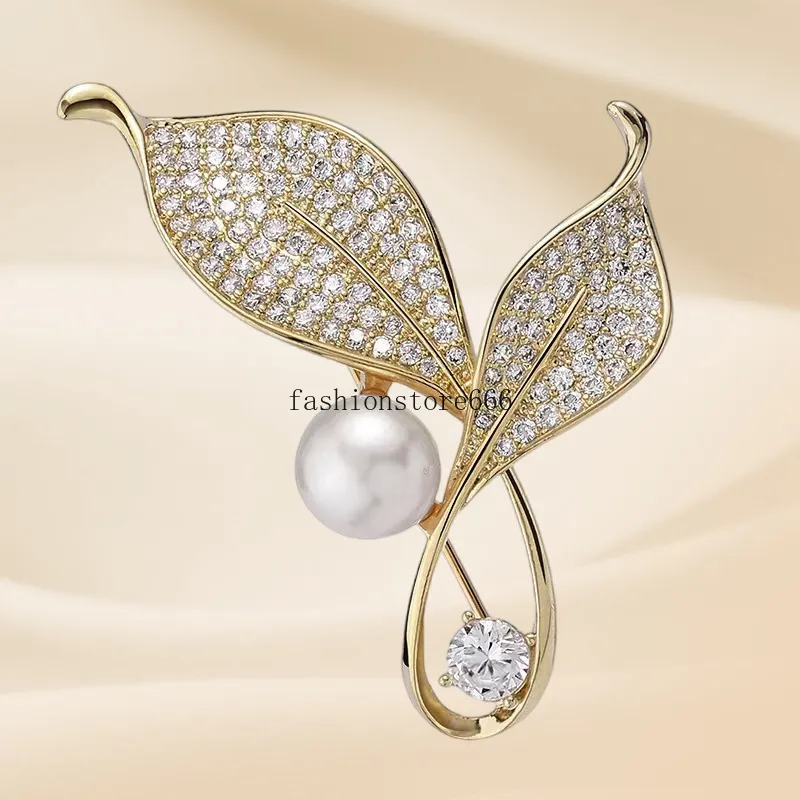 Vintage Pearl Leaf Brosche eingelegtes Strasskern Corsage Kragen Pins Bag Abzeichen für Frauen leichte Luxusbekleidung Accessoires Geschenke