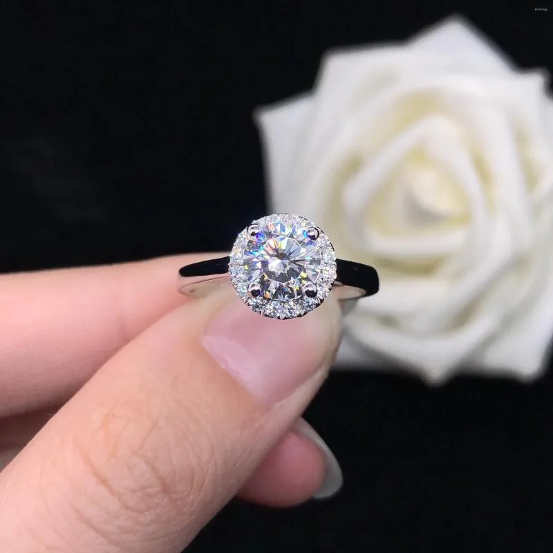 クラスターリングテストポジティブ1CT 6.5mm DカラーVVS1モイサナイト婚約リングAU750 18Kホワイトゴールドアニバーサリーダイヤモンド女性ジュエリー