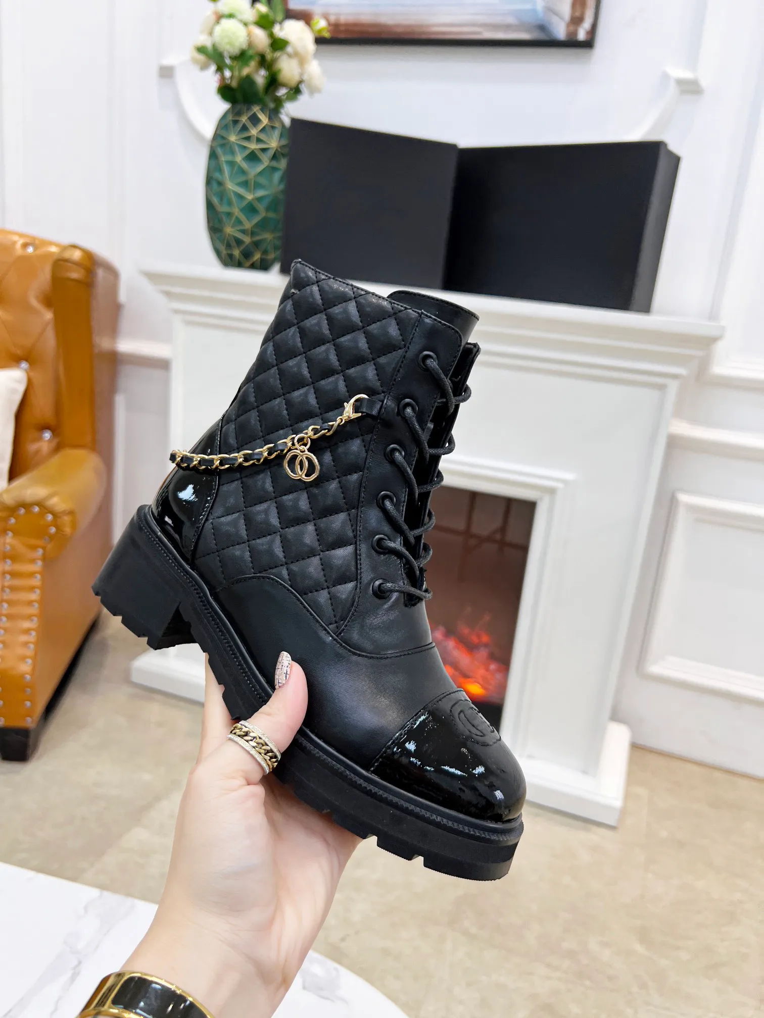 Designer Boots Women's Fall/Winter Branded Leather Shoe Chain Zipper Block Heel Flat Boots Black White Professional Lleather Strap Box Storlekar 35-41