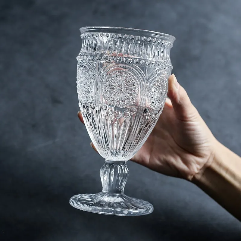 Şarap bardakları 1 parça 350ml Avrupa tarzı açık goblet su cam makinesi preslenmiş kadehler kabartmalı vintage fincan altın jantlı 230818