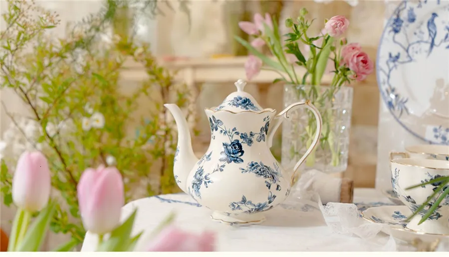 Tazze Tazze Da Tè Alla Teiera Blu Vintage Set Rosa In Ceramica In Ceramica  In Inglese Coaucer Piattino Classico Casa Cucina Dessert Piastra 230818 Da  49,8 €