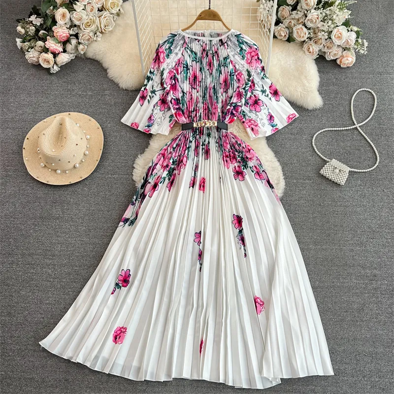 Robes décontractées de base mi-longueur Imprimé de fleur robe plissée Femme Summer Nouveau cou rond couche Malf manche avec châssis Robes de dames Vestidos blanc 2024