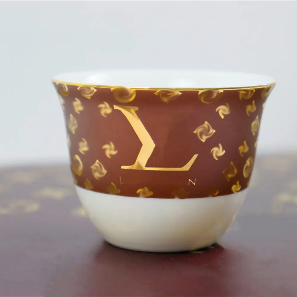 Ilivi Monogramm Chinaware Porzellan Tee Tasse Set 6 Wasser Kaffeetasse Flasche Keramik Handgemachtes Leder -Geschenkbox Weihnachtszeiten Luxus -Markenpaare.