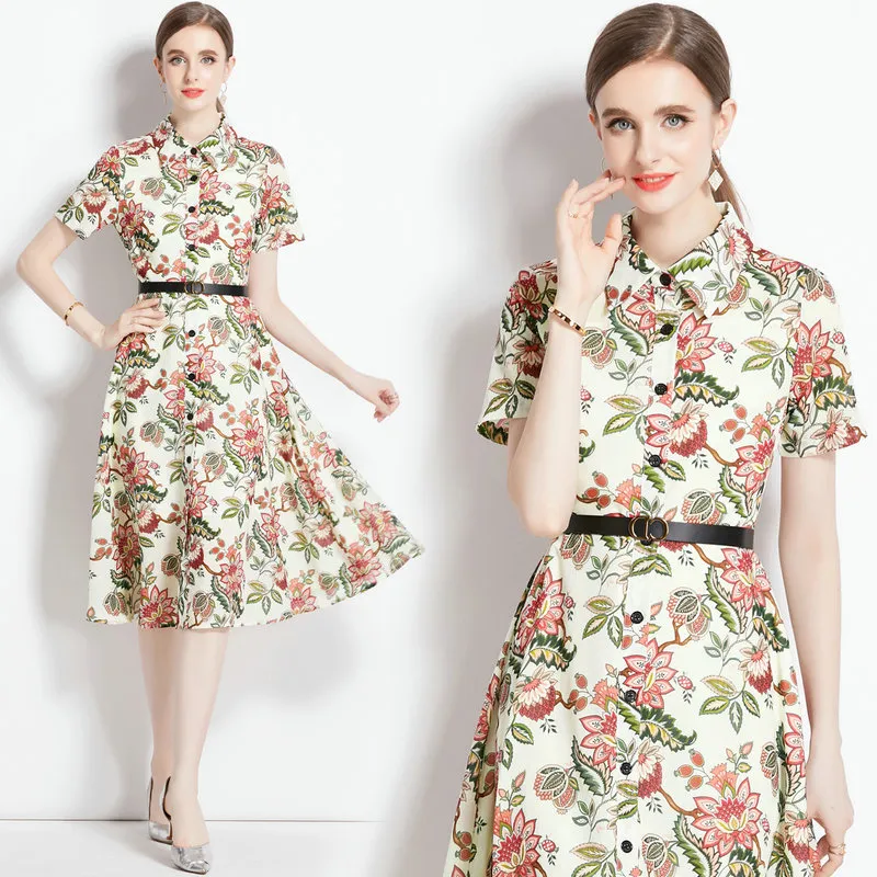 Женское бутик-платье с цветочным платьем с коротки