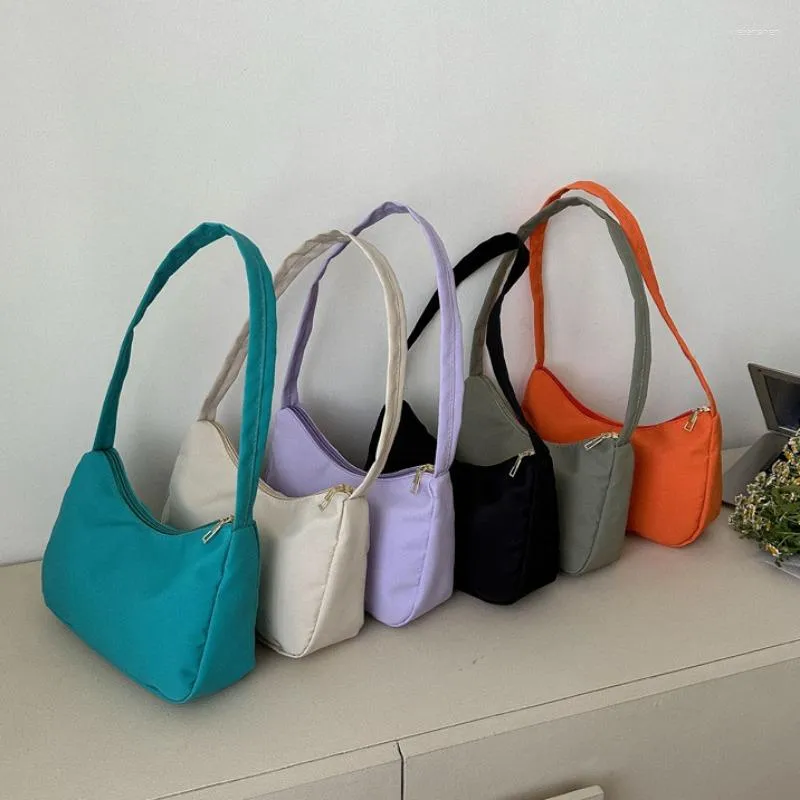 Avondtassen 2023 mode eenvoudige nylon schouder voor vrouwen okselzak gepersonaliseerde retro portemonnees en handtassen ontwerper