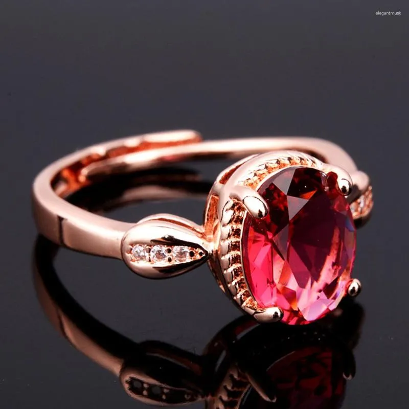 Klusterringar fashioin elegant röd kristall rubin ädelstenar diamanter för kvinnor rose guld ton smycken bijoux bague årsdag parti gåvor