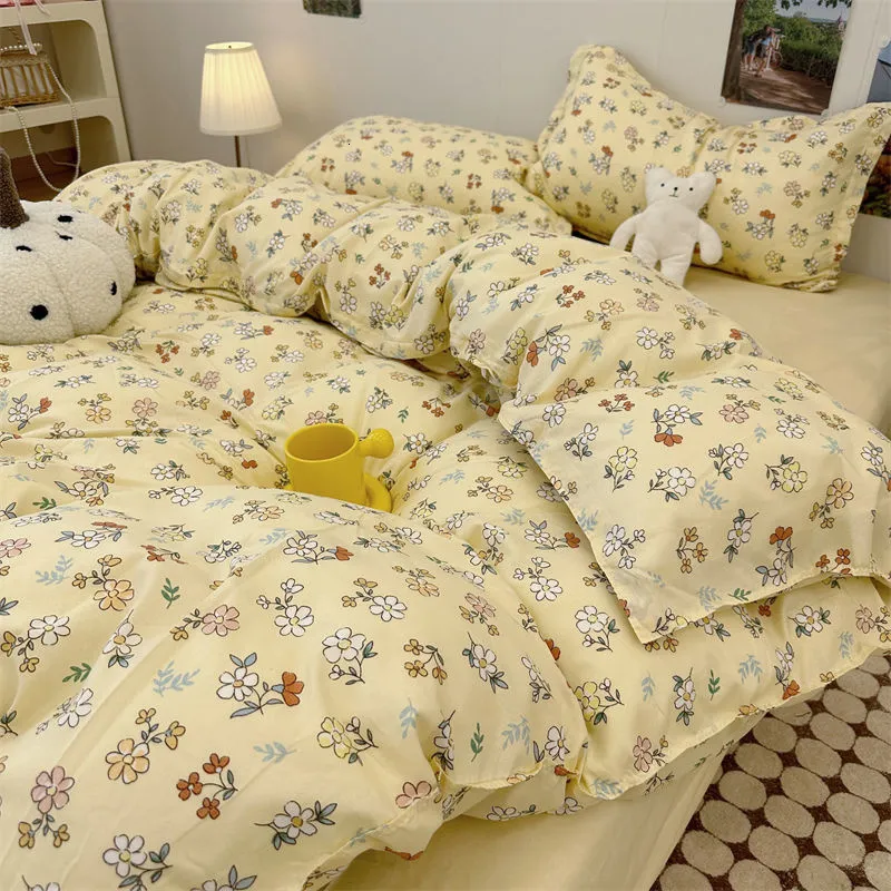 Bedding sets Ins Pastoral Style Yellow Small Flower Set Twin Queen Size Duvet Cover Flat Sheet Pillowcase Princess Girl Bed Linen 230818